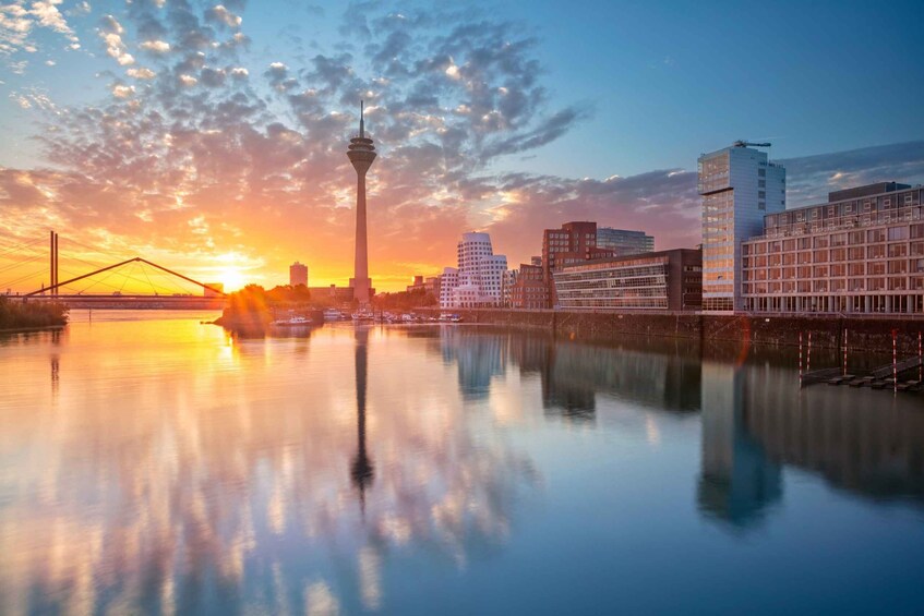 Düsseldorf: First Discovery Walk and Reading Walking Tour