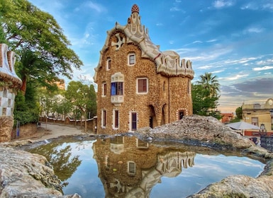 Barcelona: Park Güell Guided Tour with Entry