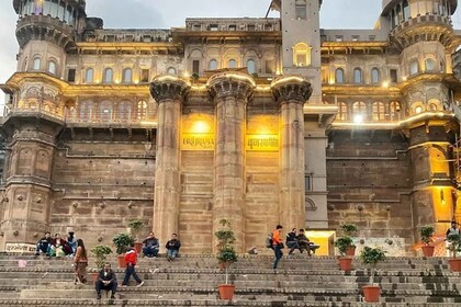 Varanasi: Prive stadshoogtepunten dagtour & cruise op de Ganges