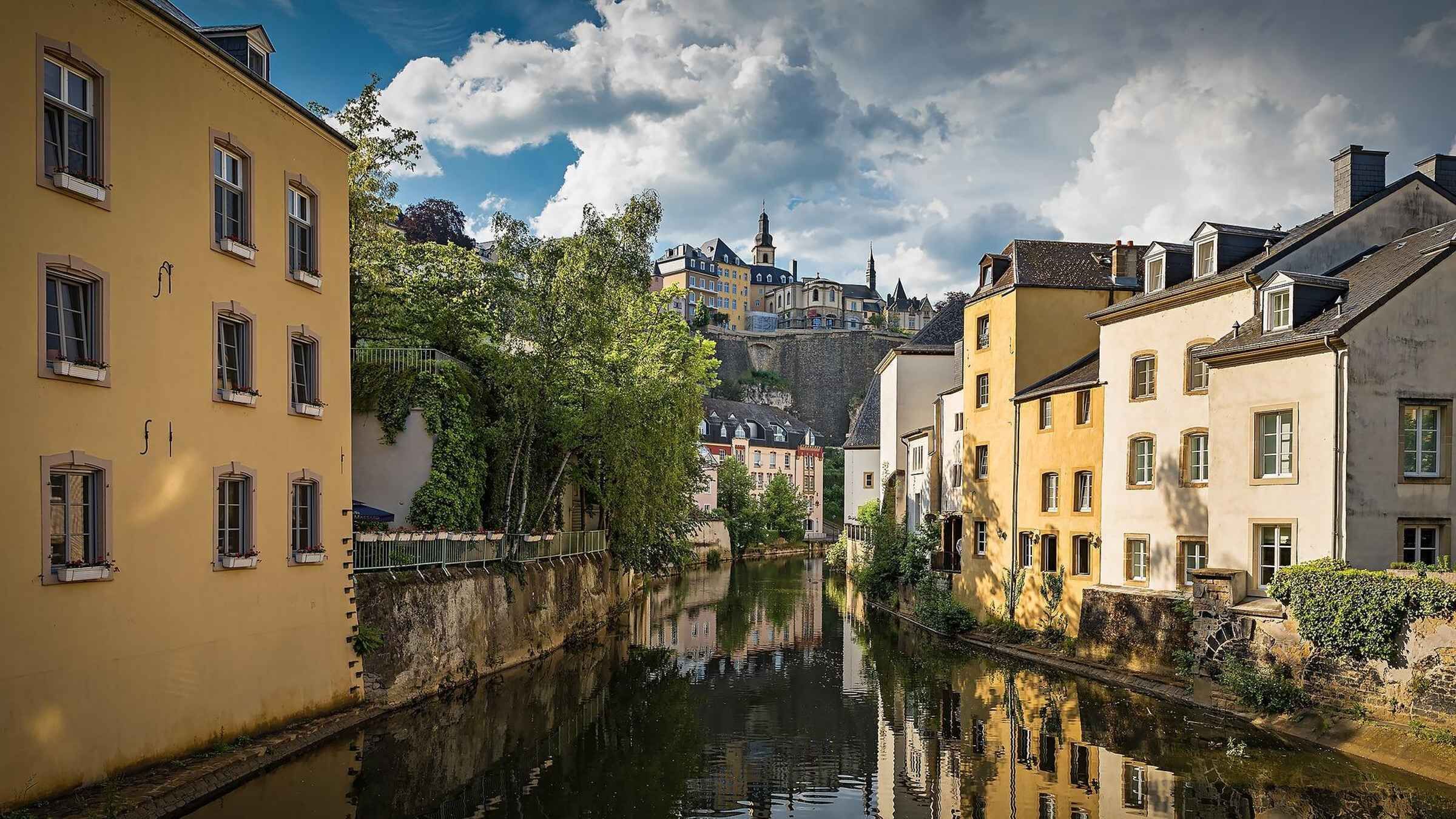 Luxembourg: Express Walk with a Local in 60 minutes