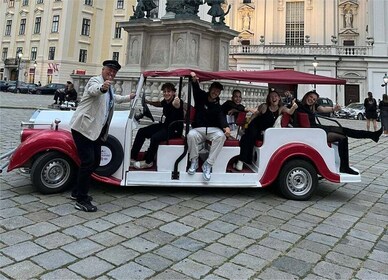 Viena: recorrido turístico por el casco antiguo en un coche eléctrico de es...