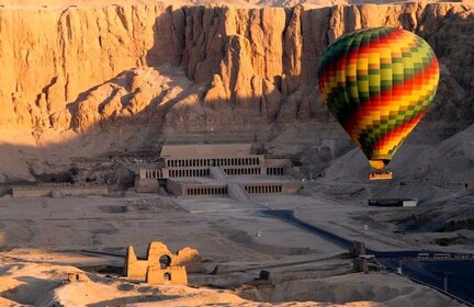 Luxor: Heißluftballonfahrt mit ganztägiger Besichtigungstour