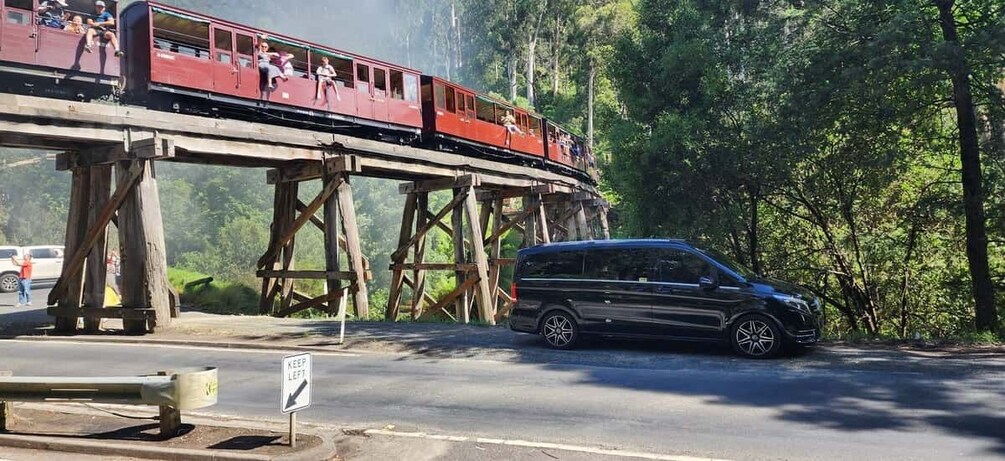 Melbourne to Puffing Billy and Yarra Valley Private Tour