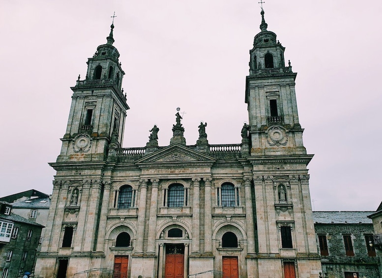 Picture 7 for Activity LUGO: Private Guided Walking Tour