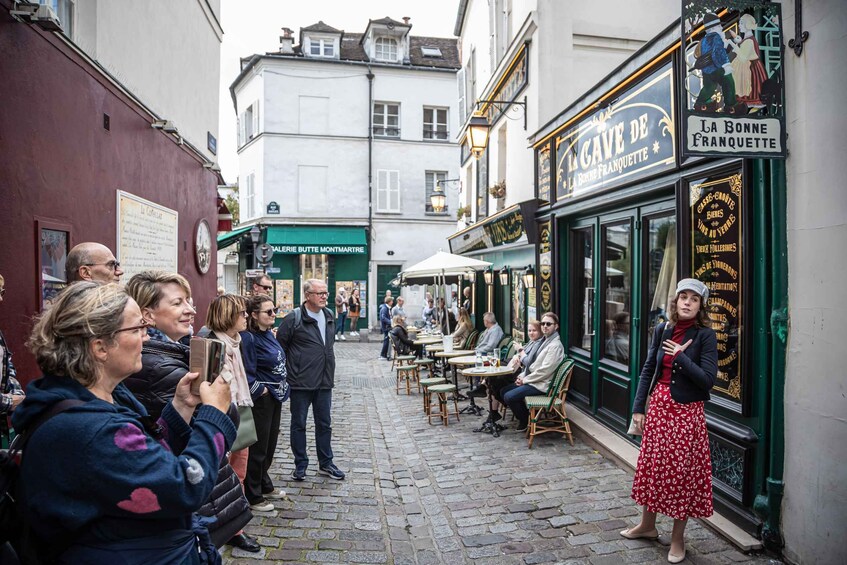 Picture 3 for Activity Montmartre en chansons: tour with a professional singer