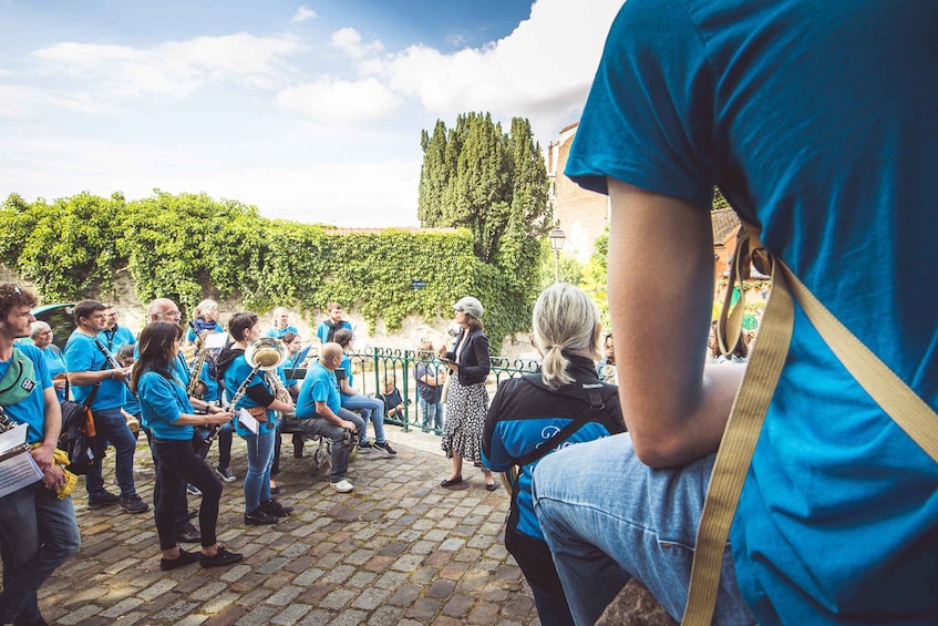Picture 6 for Activity Montmartre en chansons: tour with a professional singer