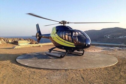 Von Antiparo: Privater Helikoptertransfer zu den griechischen Inseln