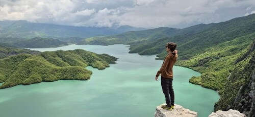 Desde Tirana: recorrido de senderismo por el lago Bovilla y fotos profesion...