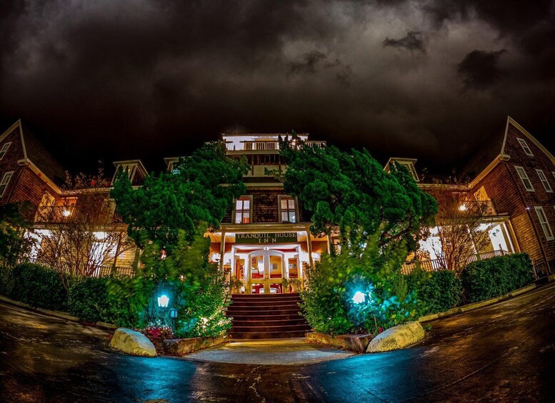 Picture 12 for Activity Manteo: Phantom Pirates & Poltergeists Haunted Walking Tour