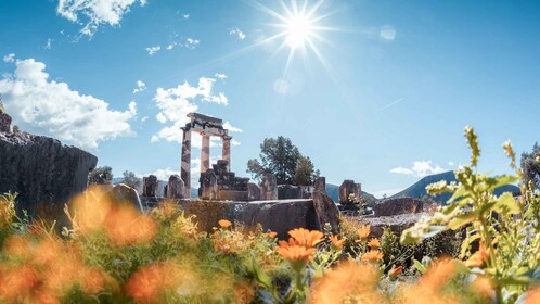 Athens: Delphi, Corycian Cave, and 300 Battlefield Day Trip