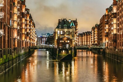 Hamburg: 1.5h Grand Harbour Evening Lights Cruise