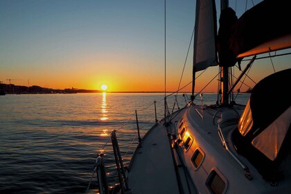 Experiencia en velero al atardecer en el Duero, en Oporto