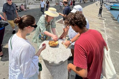 Trieste: Guided Foodie Walking Tour