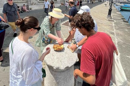 Trieste: Guided Foodie Walking Tour