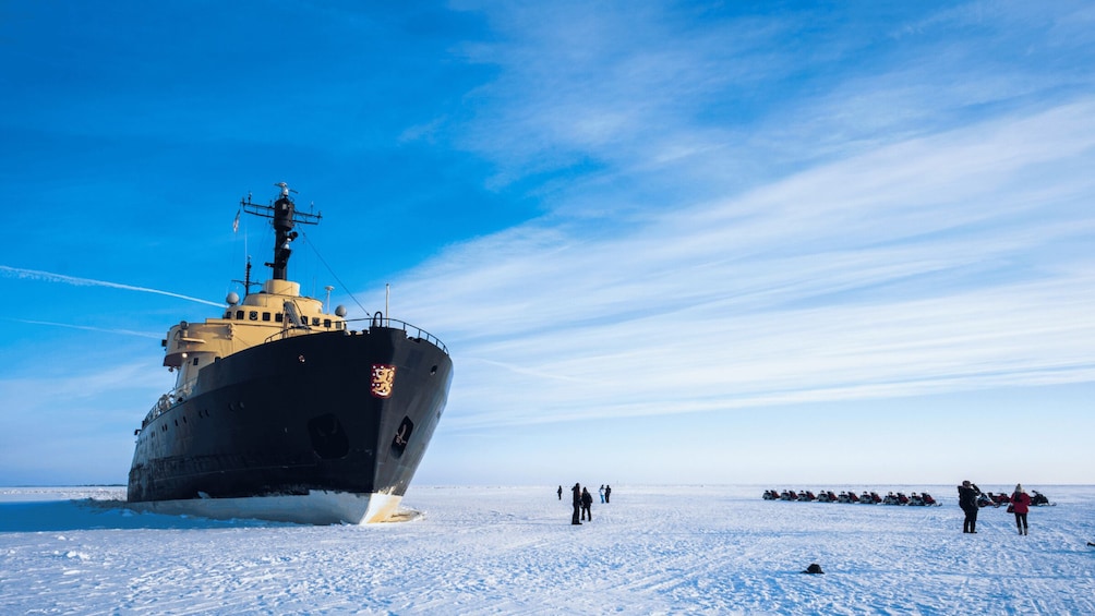 Picture 4 for Activity Kemi: Icebreaker Sampo Cruise with Buffet and Ice Floating