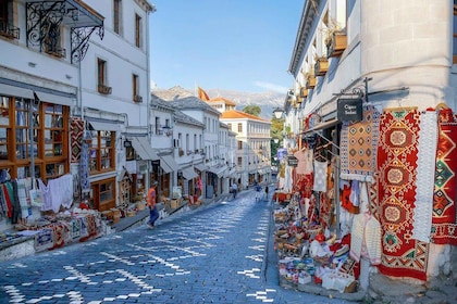 Au départ de Tirana : Excursion d'une journée à Gjirokastra, classée au pat...