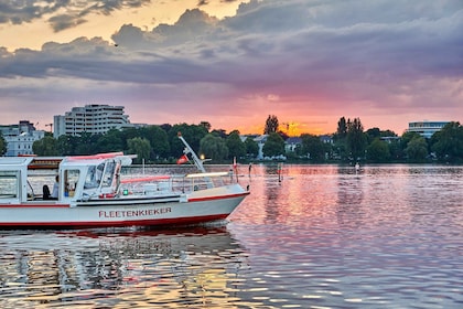 Hamburg: Twilight cruise