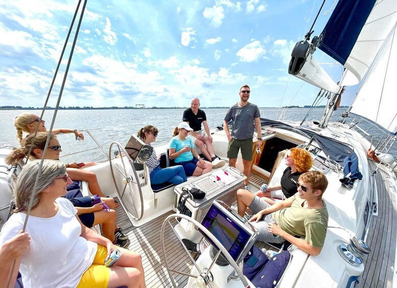 Picture 1 for Activity Authentic sailingtrip "towards Blankenese", Hamburg/Elbe