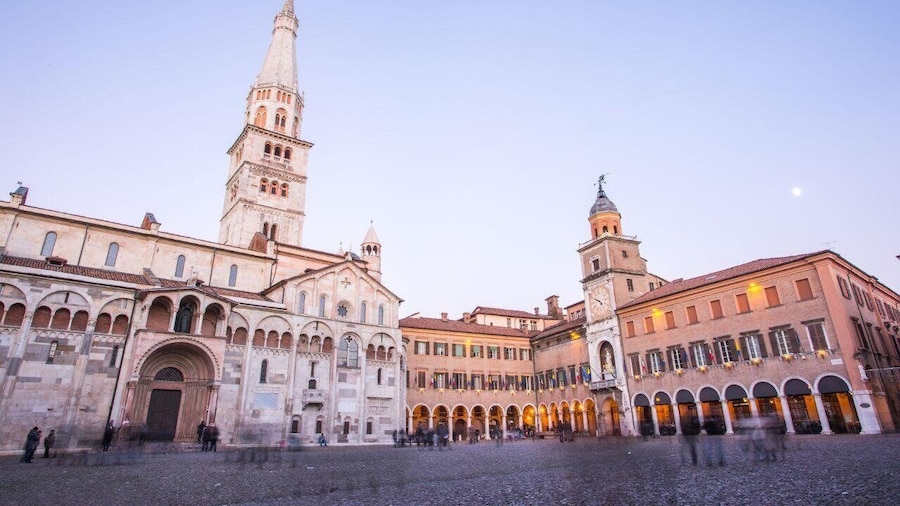 Modena: Walking Food Tour and Highlights with a Local Guide