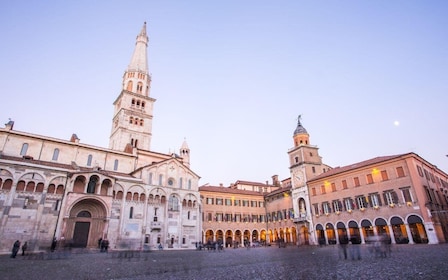 Modena: Tour gastronomico a piedi con una guida locale