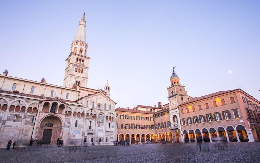 Modena: Walking Food Tour and Highlights with a Local Guide