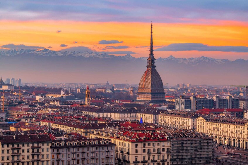 Turin: Express Walk with a Local in 60 minutes