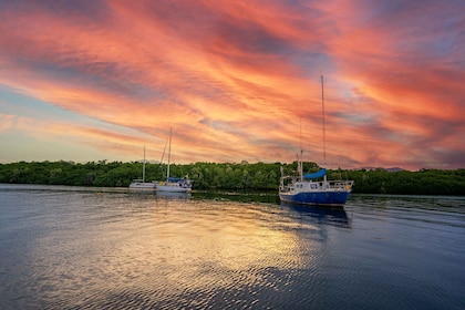 Cairns: crucero por el río al atardecer con aperitivos y bebidas