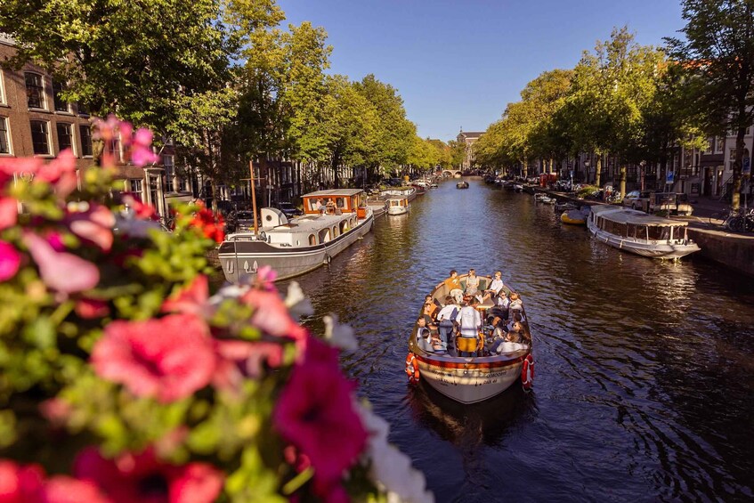Amsterdam: 2h Canal Cruise incl.Dutch Snacks & Drinks Option