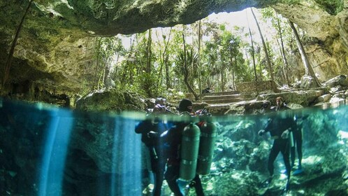 Desde Mérida: สำรวจสองทัวร์ Cenotes พร้อมอาหารกลางวัน