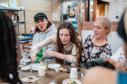 Seoul: Night Market Food Tour with Local Guide