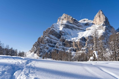 One day hike with snowshoes to discover Dolomites