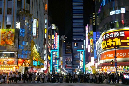 東京夜の新宿ガイド付きウォーキングツアー