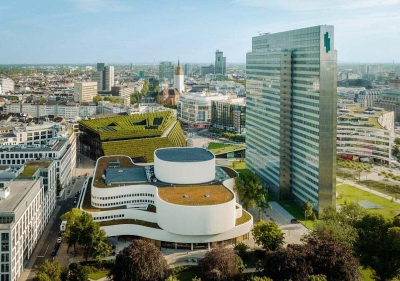 Düsseldorf: Green oasis and opera by the Rhine