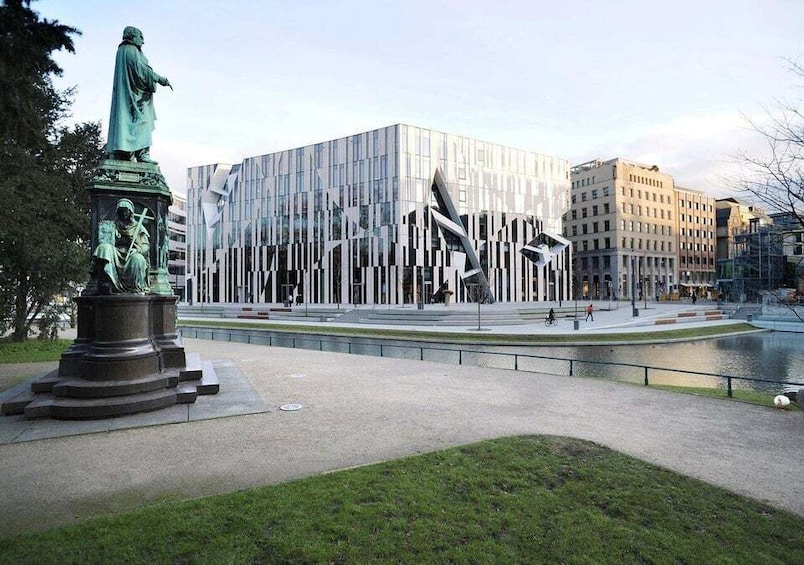 Picture 6 for Activity Düsseldorf: Green oasis and opera by the Rhine