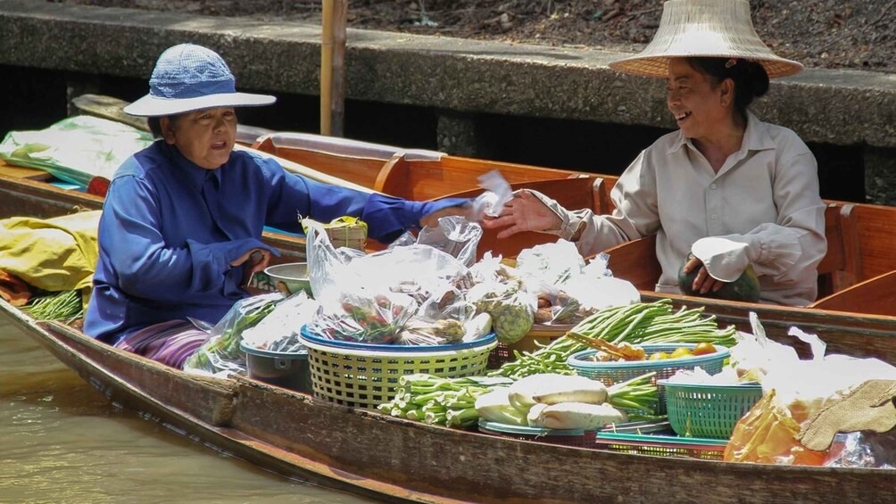 Picture 20 for Activity Bangkok: Railway & Floating Market Spanish and English Tour