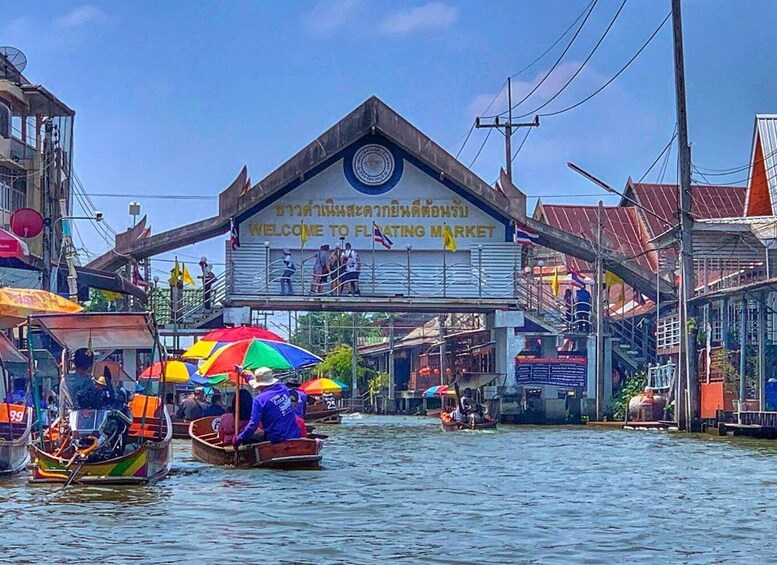 Picture 7 for Activity Bangkok: Railway & Floating Market Spanish and English Tour