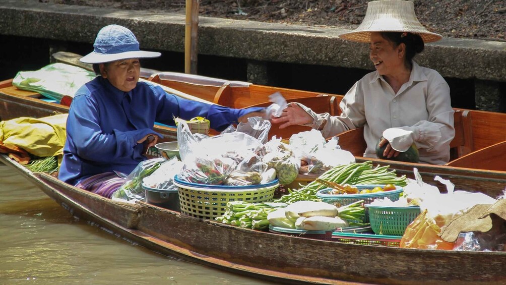 Picture 20 for Activity Bangkok: Railway & Floating Market Spanish and English Tour