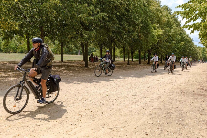 Picture 24 for Activity Paris: Versailles Palace & Trianon Castles E-Bike Tour