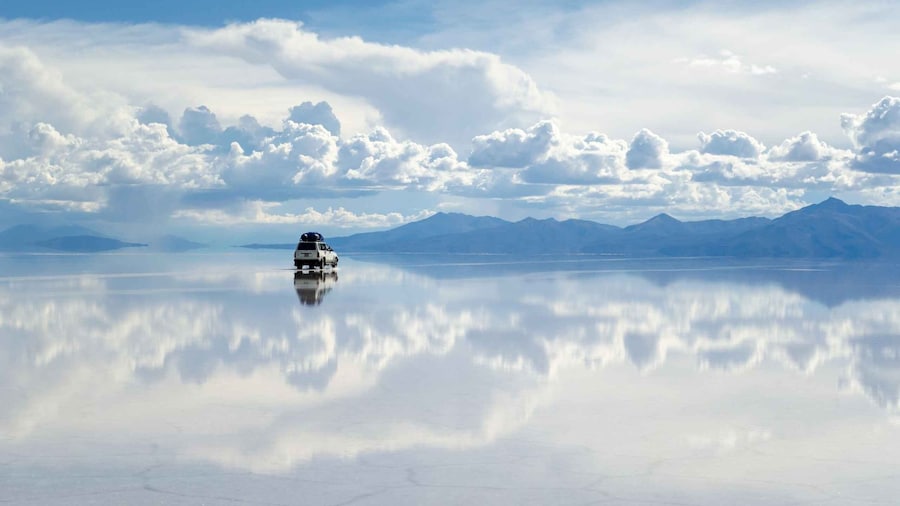 From Uyuni: Salt Flats Highlights Jeep Tour with Lunch