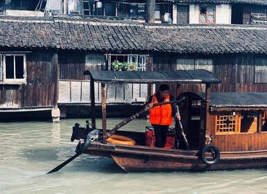 Tauche ein in Wuzhen & Xitang: Privates Wasserstadt-Abenteuer