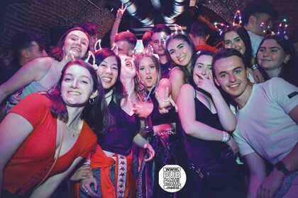 Madrid Pengalaman Menjelajah Pub dengan Pemandu di Madrid dan Masuk ke Klub