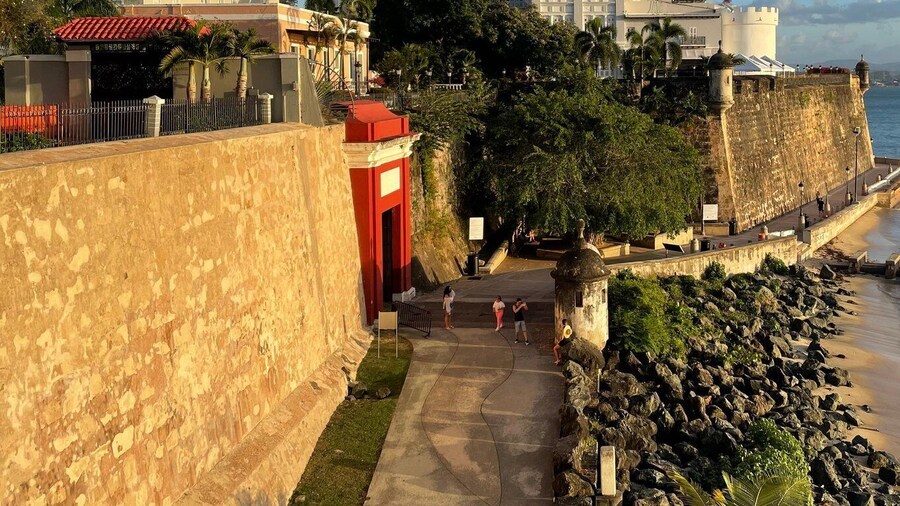 San Juan: Old Town Walking Tour and El Morro Fort Entry