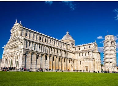 Pisa: entradas sin colas a la torre inclinada y a la catedral