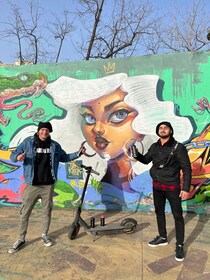 Barcelona: Graffiti E-Scooter Tour