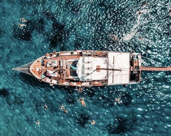 Naxos : Excursion en bateau à Koufonissia et dans la grotte de Rina avec ba...