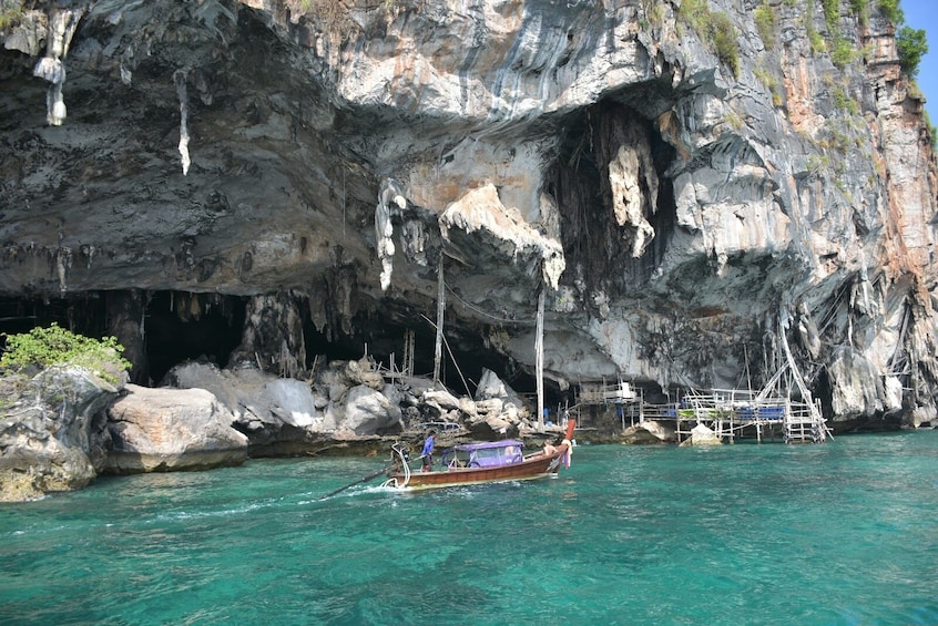Snorkel Tour to Koh Phi Phi by Speed Boat from Koh Lanta 