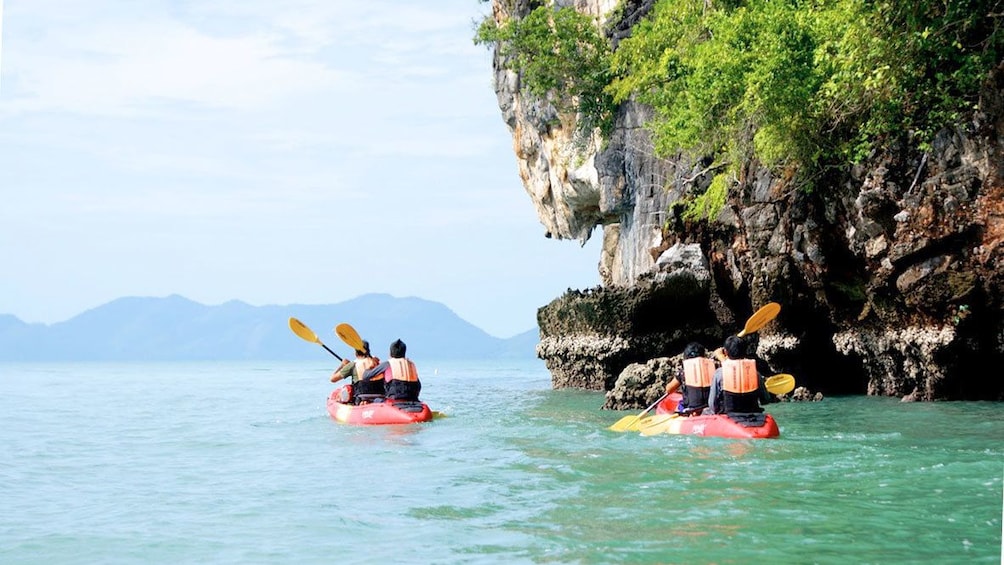 Landscape view of a group Sea Kayaking at Hong Island 