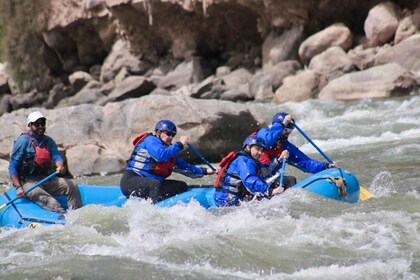 Aventure de rafting de rivière dans la vallée sacrée