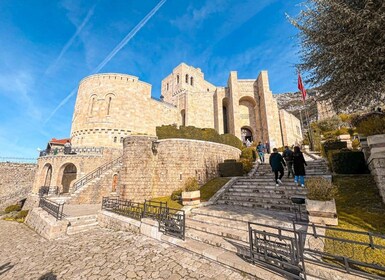 Flucht aus Tirana, Burg Kruja-Shkopeti See, Bootsfahrt