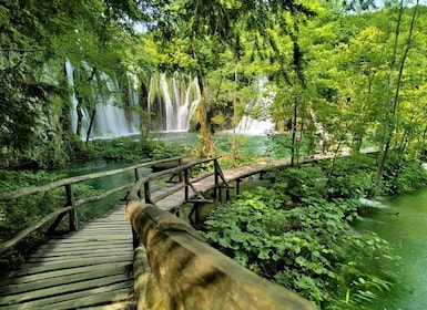 Plitvice lakes: Guided walking tour with a boat ride